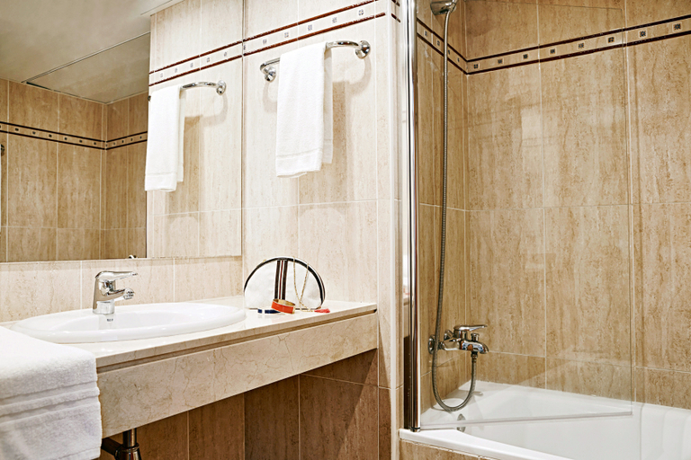 Bathroom 5, Hotel Globales Cala Blanca, Baleares