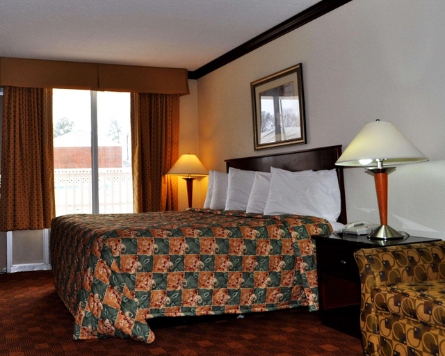 Bedroom 3, Rodeway Inn, Henrico