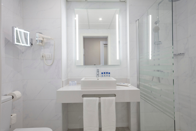Bathroom 5, Hotel Best Mediterraneo, Tarragona
