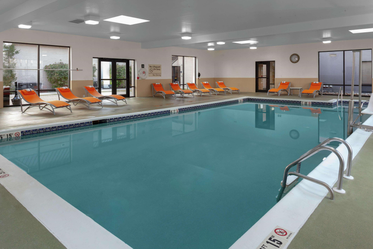 Sport & Beauty 2, Hampton Inn Woodbridge, Middlesex
