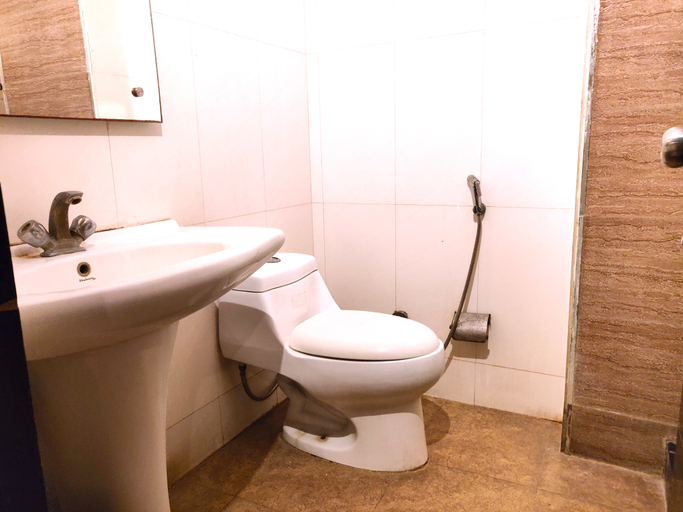Bathroom 4, Hotel Unistar, Delhi