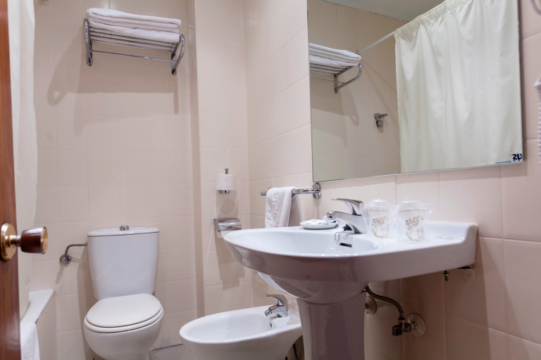 Bathroom, City Express Covadonga, Asturias