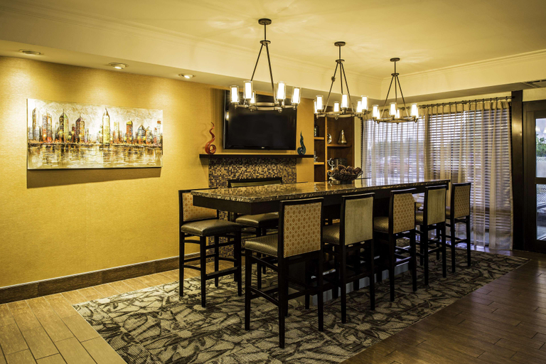 Food & Drinks 5, Hampton Inn by Hilton Philadelphia International Airport, Philadelphia