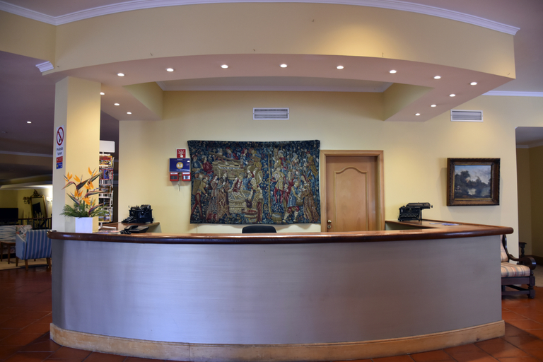Public Area 2, O Colmo, Santana
