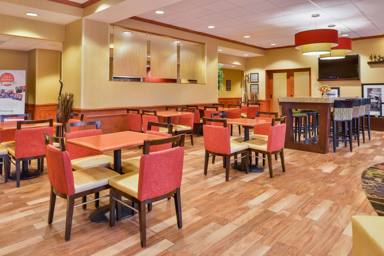 Food & Drinks 5, Hampton Inn Emporia, Emporia