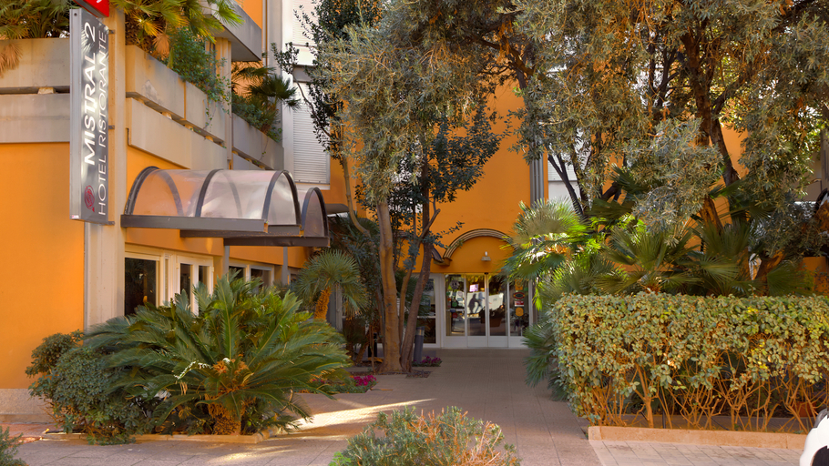 Exterior & Views 2, Hotel Mistral 2, Oristano