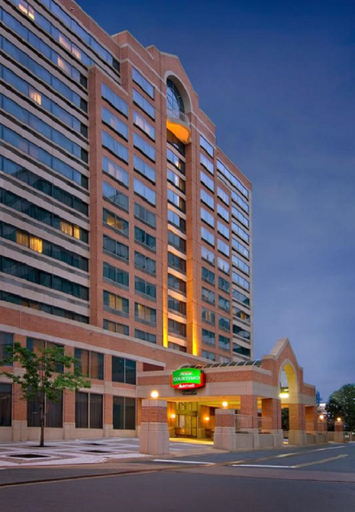 Exterior & Views 2, Courtyard by Marriott Arlington Crystal City/Reagan National, Arlington