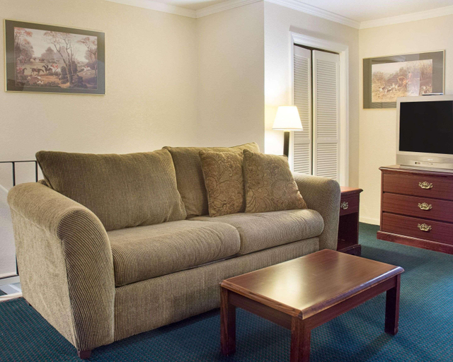 Public Area 2, Rodeway Inn & Suites Williamsburg, James City
