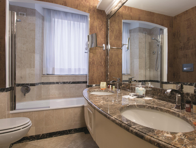 Bathroom 5, Hotel Dei Mellini, Rome