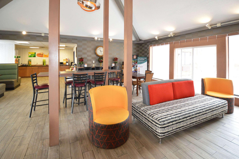 Public Area 2, Quality Inn Alexis Rd, Lucas