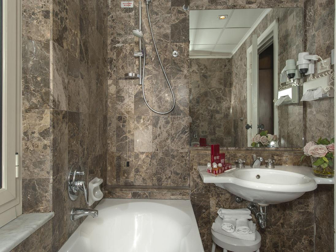 Bathroom 4, Hotel Nord Nuova Roma, Rome