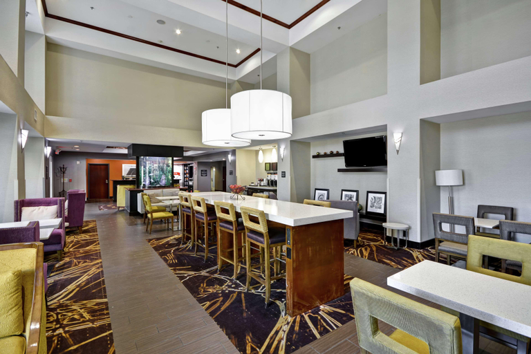 Food & Drinks 5, Hampton Inn & Suites Corpus Christi I-37 - Navigat, Nueces