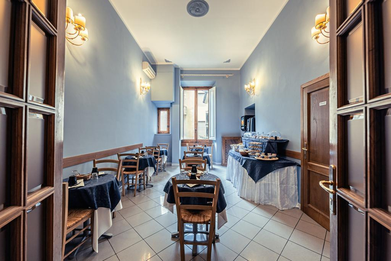 Food & Drinks 5, Duca D'Aosta, Florence