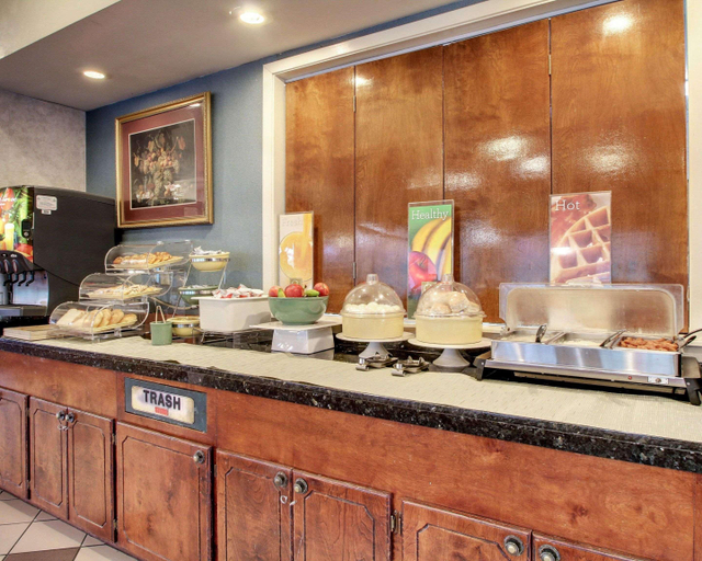 Food & Drinks 5, Quality Inn North Area, Hinds