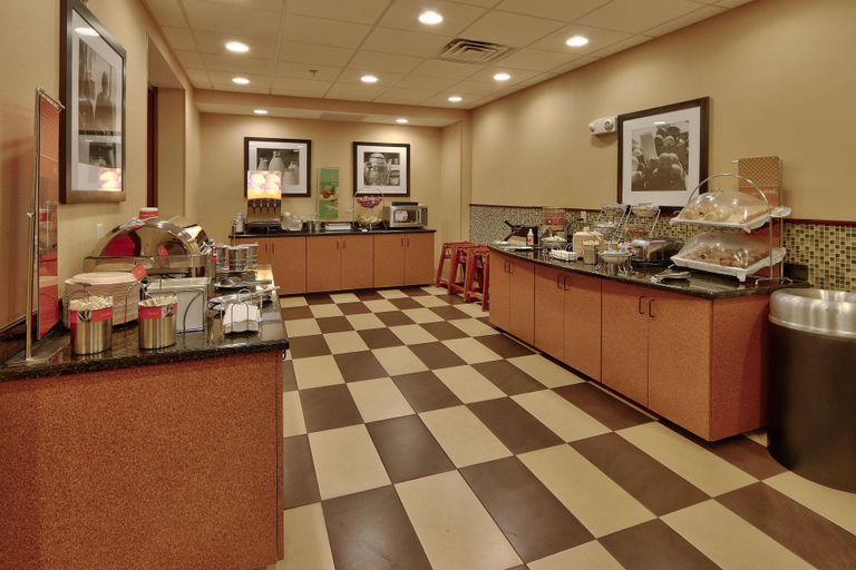 Food & Drinks 5, Hampton Inn Deming, Luna