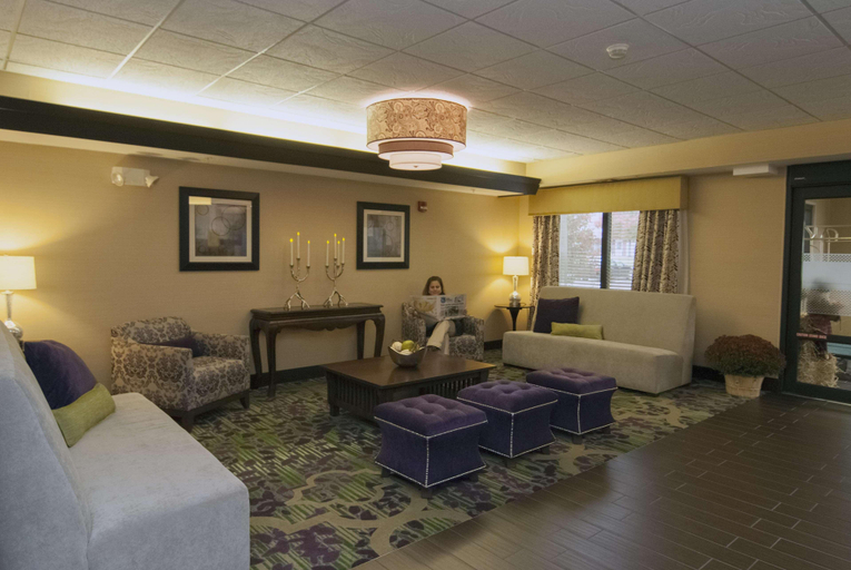 Public Area 3, Hampton Inn Flemington, Hunterdon