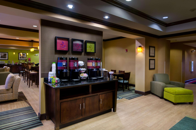 Public Area 2, Hampton Inn Stow, Summit