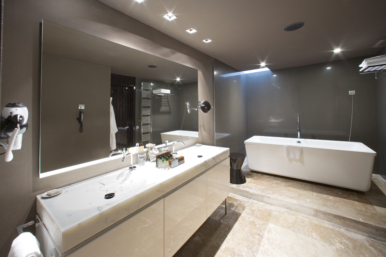 Bathroom 5, Parador de El Saler, Valencia