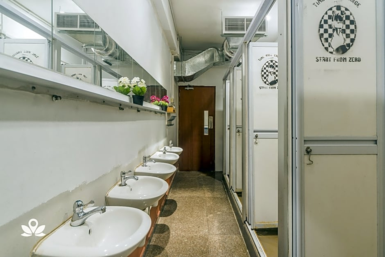 Bathroom 5, Istay Inn, Singapura
