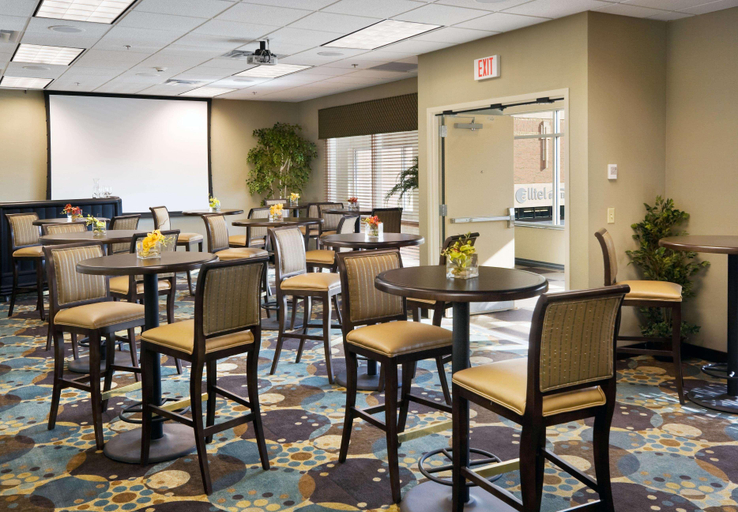 Food & Drinks 5, Hilton Garden Inn Mankato Downtown, Blue Earth