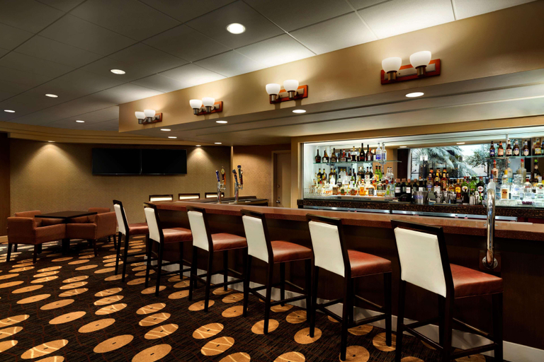 Food & Drinks 5, Embassy Suites by Hilton Piscataway Somerset, Middlesex