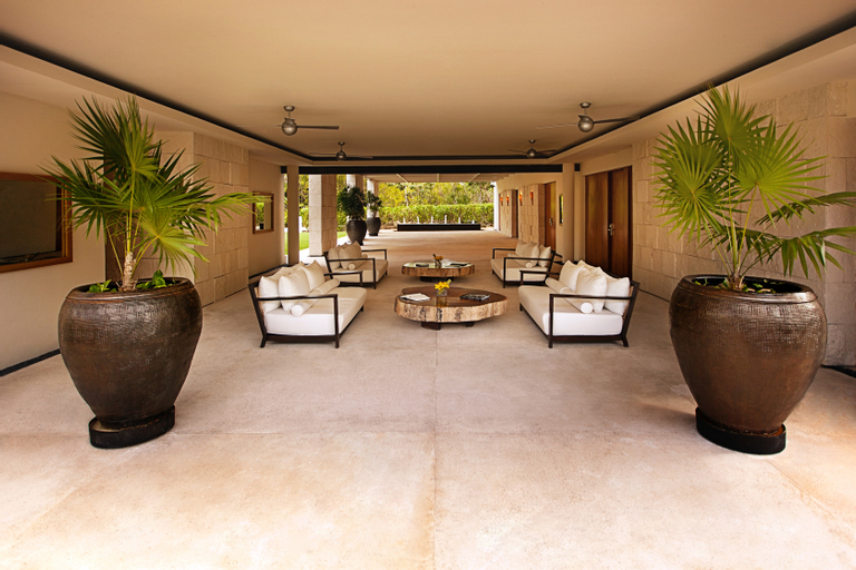 Exterior & Views 14