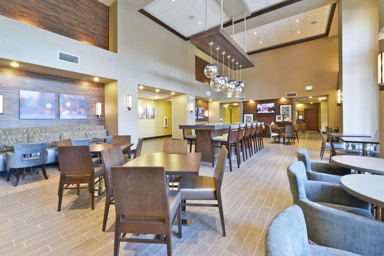 Food & Drinks 5, Hampton Inn & Suites Greensboro/Coliseum Area, Guilford