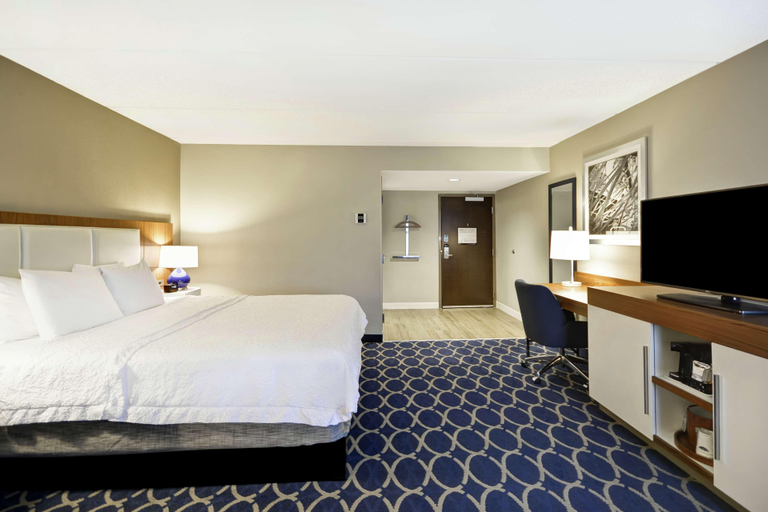 Bedroom 3, Hampton Inn Auburn, Lee