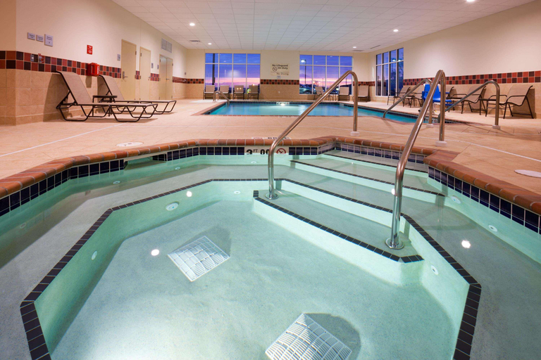 Sport & Beauty 5, Hampton Inn & Suites Minot Airport, Ward