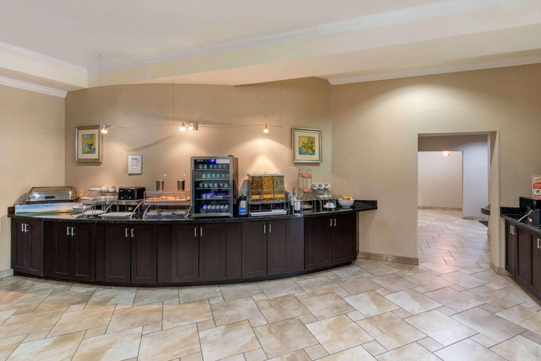 Food & Drinks 5, Rodeway Inn & Suites Hillsboro, Hill