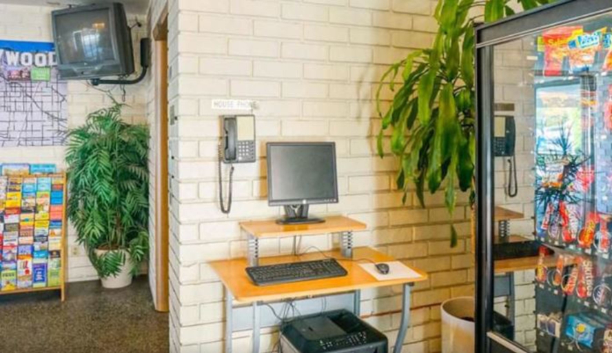 Public Area 2, Dunes Inn - Wilshire, Los Angeles