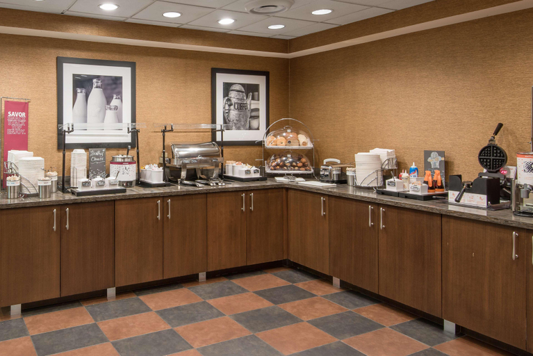 Food & Drinks 5, Hampton Inn Charlotte-Uptown, Mecklenburg