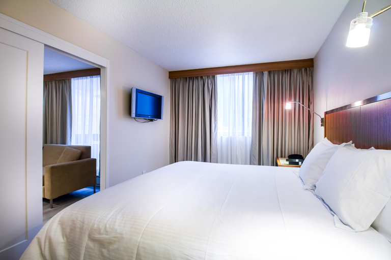 Bedroom, International Hotel Calgary, Division No. 6