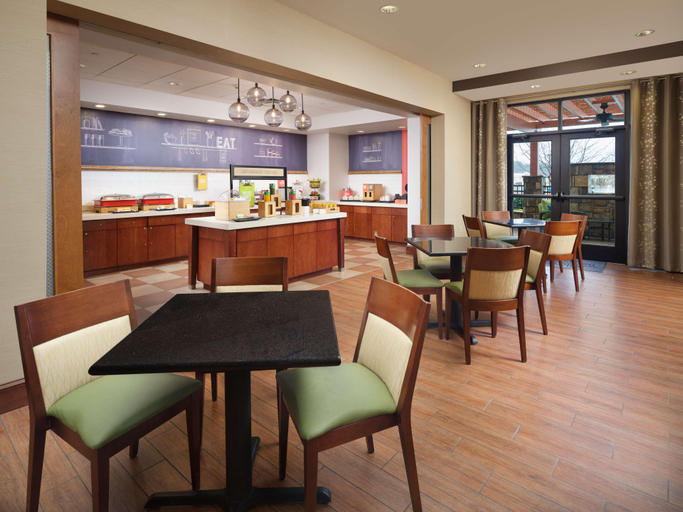 Food & Drinks 5, Hampton Inn Cleveland, Tennessee, Bradley