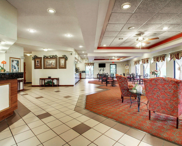 Public Area 2, Quality Inn North Area, Hinds