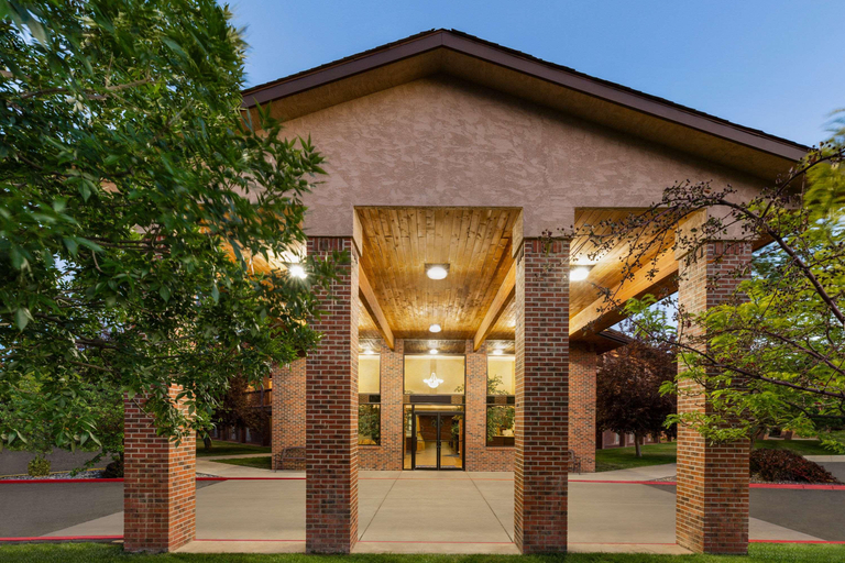 Exterior & Views