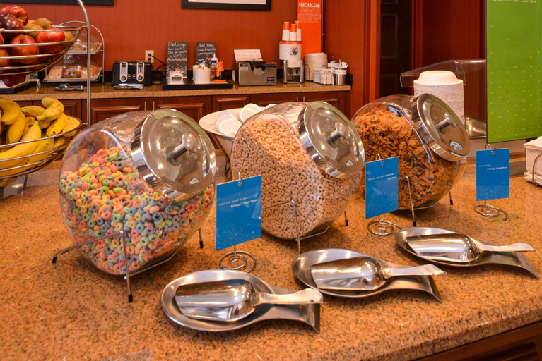 Food & Drinks 5, Hampton Inn by Hilton Litchfield, Montgomery