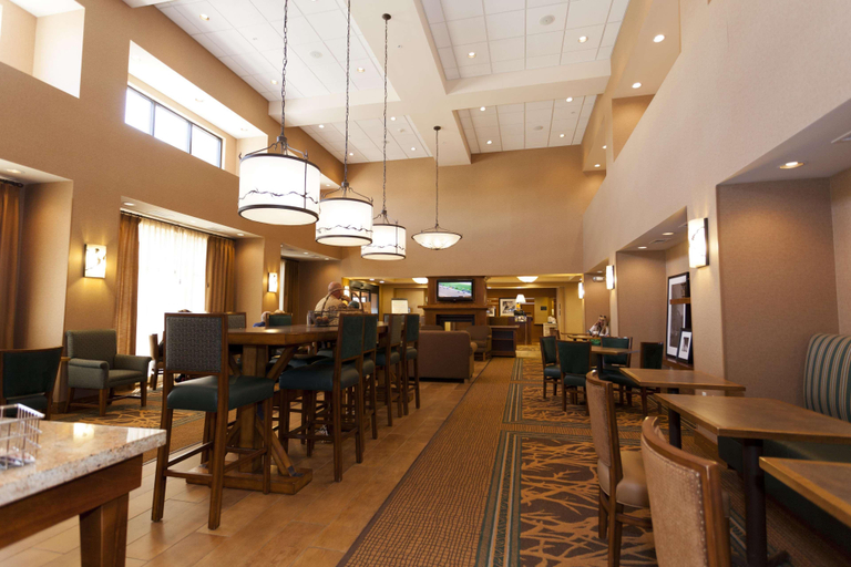 Food & Drinks 5, Hampton Inn & Suites Riverton, Fremont
