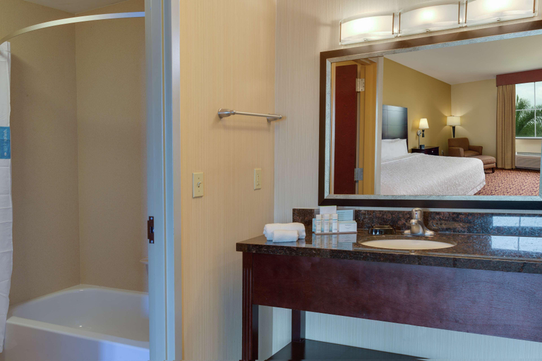 Bathroom 4, Hampton Inn & Suites Ft. Lauderdale/Miramar, Broward