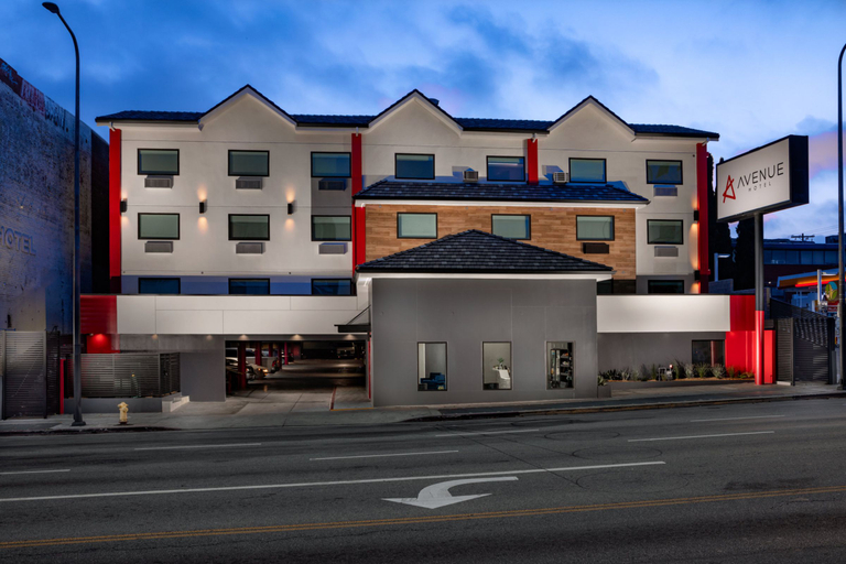 Exterior & Views