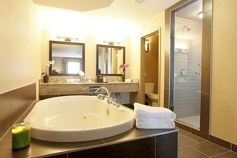 Bathroom, Pomeroy Inn Suites Vegreville, Division No. 10
