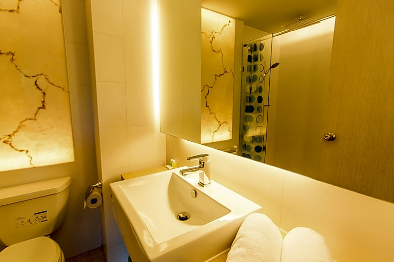 Bathroom 5, Atlantis Residence - Huge Saltwater Waterpark, Gym & Kids Playground - Free Parking, Pattaya