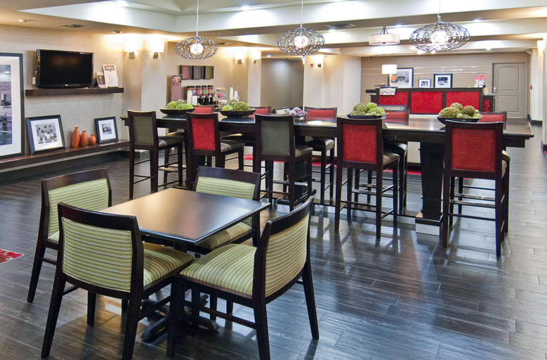Food & Drinks 5, Hampton Inn Maumelle, Pulaski