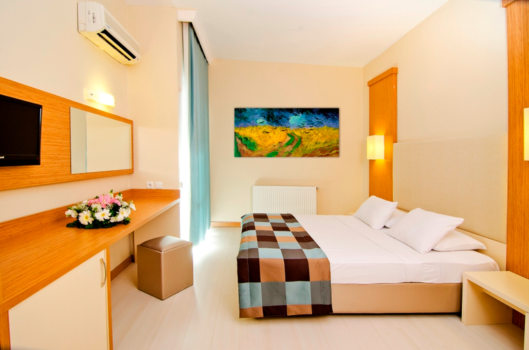 Bedroom 2, City's Hill Hotel, Kuşadası