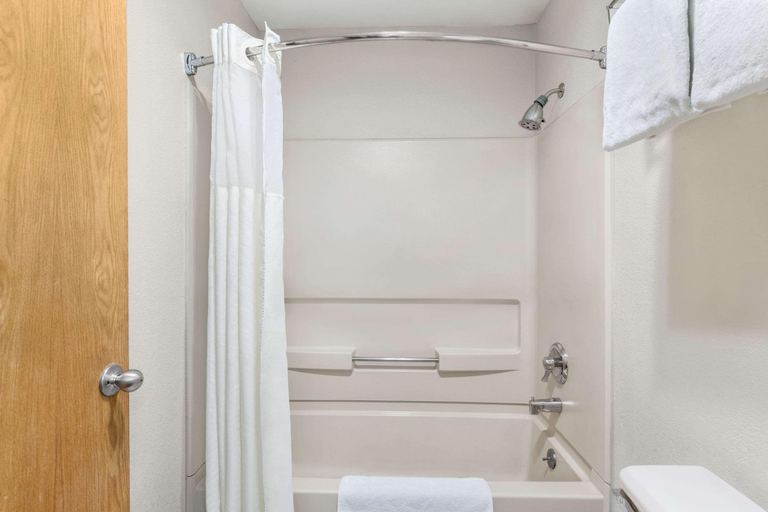 Bathroom 4, Baymont Inn & Suites Cortez, Montezuma