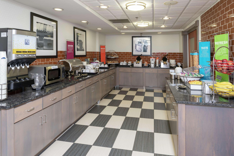 Food & Drinks 5, Hampton Inn Akron-South, Summit