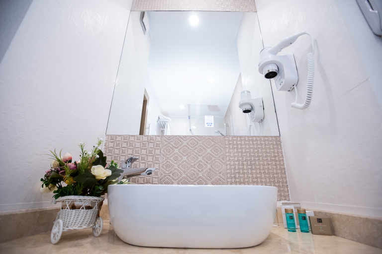 Bathroom 5, Grand Hotel Traian, Iasi