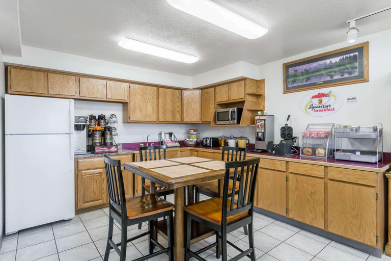 Super 8 by Wyndham Rexburg, Madison