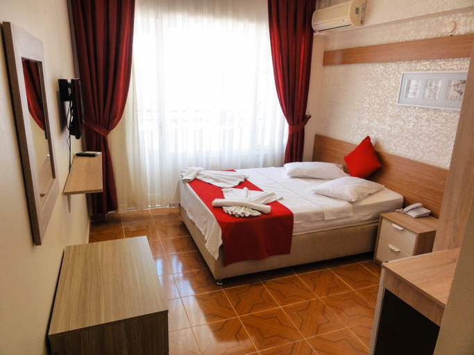 Bedroom 2, Altinersan Hotel, Didim
