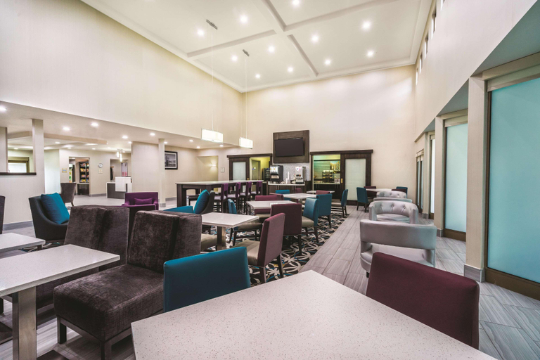 Public Area 3, La Quinta Inn & Suites by Wyndham Loudon, Loudon